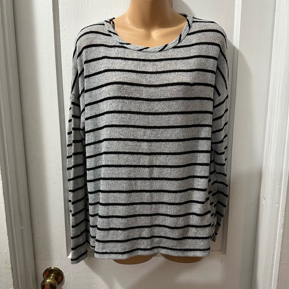 Forever21 Grey‎ and Black Striped Knit Crewneck Sweater in L